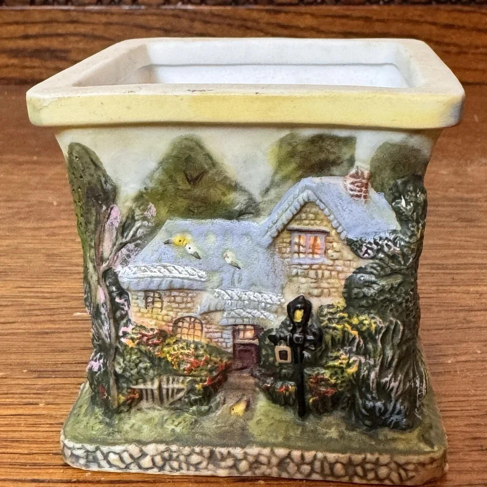 Thomas Kinkade Cottage Planter 3